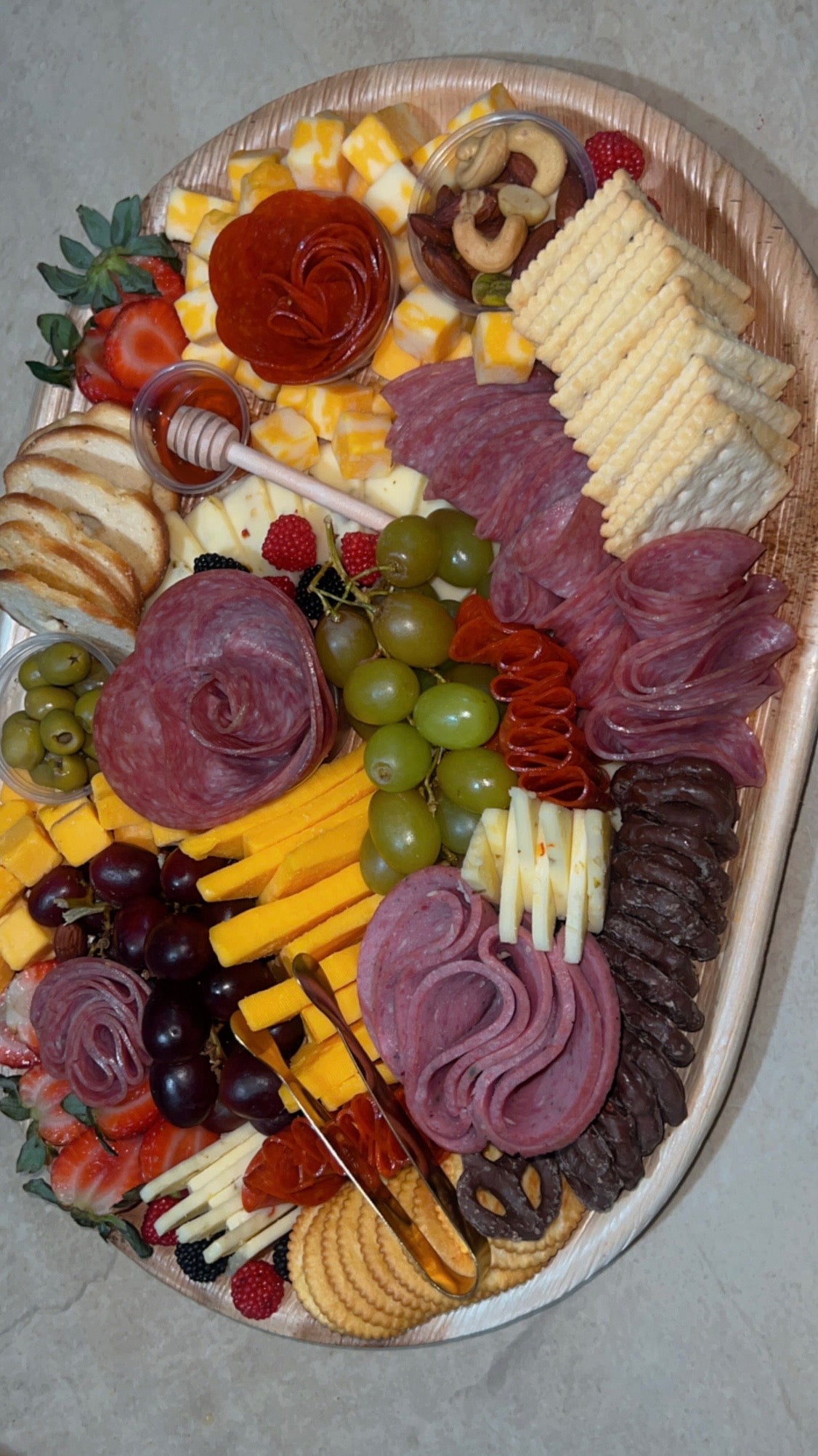 Snack Tray Charcuterie - For 8-10 people.